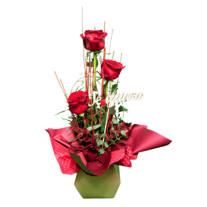 Caja con 3 rosas rojas y detalle Te quiero &ndash; Rosi Floristas