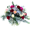 Ramo de flores frescas compuesto por dieciocho rosas naturales en tonos variados, acompañado de guisófila y eucalipto. Un diseño floral romántico y elegante, ideal para San Valentín y ocasiones especiales.